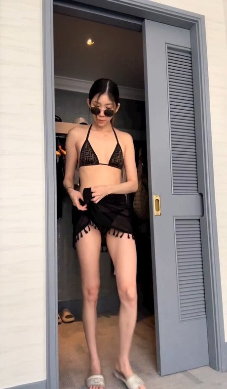 NoHaileeNo model naked images