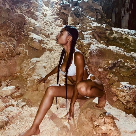 AlessiaSays erotic actress photos