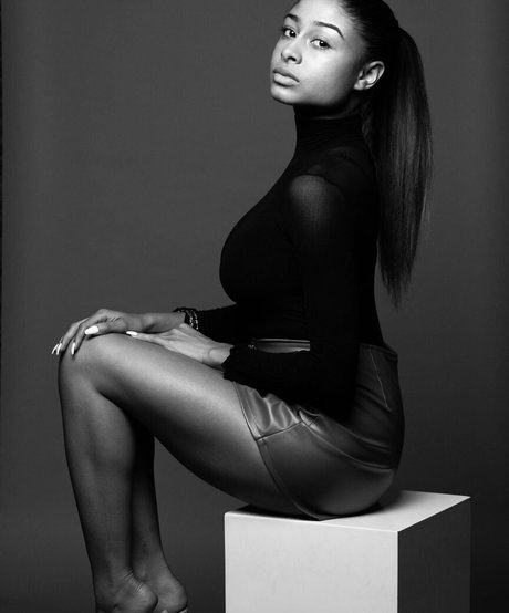 AlessiaSays nice pornstar picture