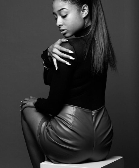 AlessiaSays star art photo