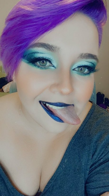 unsupervised housewife star exclusive img