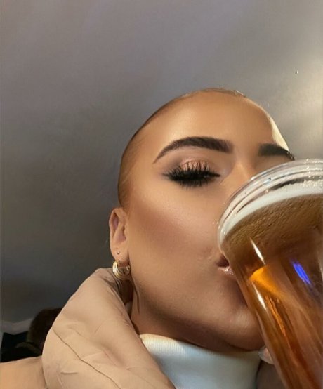 libbyrebecca Quick model image