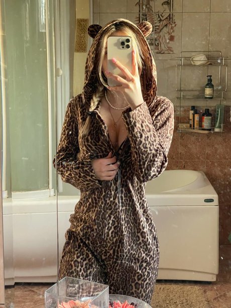 Maryanamoss model high quality pic