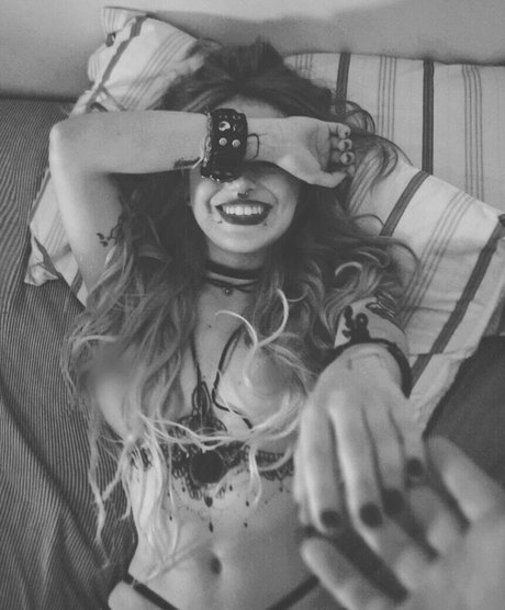 Adriana Rodrigues sexy model img