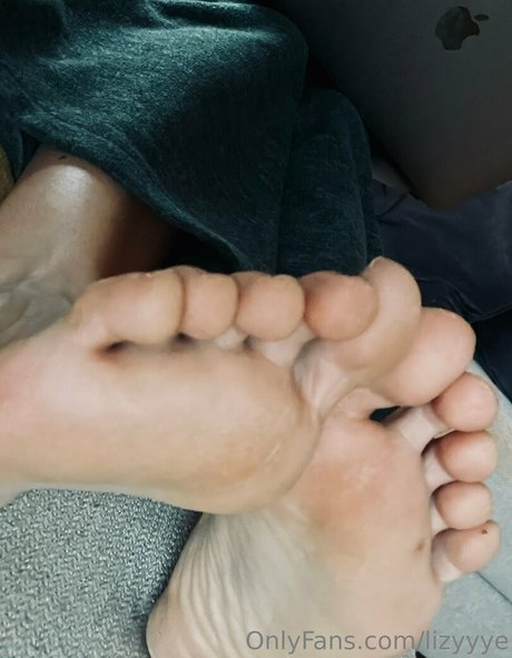 lizyyye pretty model pics