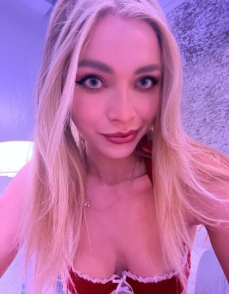 loveachloe model art gallery