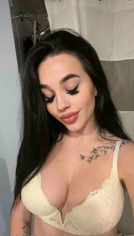 bellabrooksxo hot model image