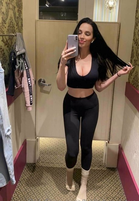 bellabrooksxo model free photo