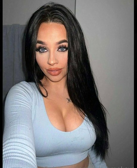 bellabrooksxo pornstar beautiful picture