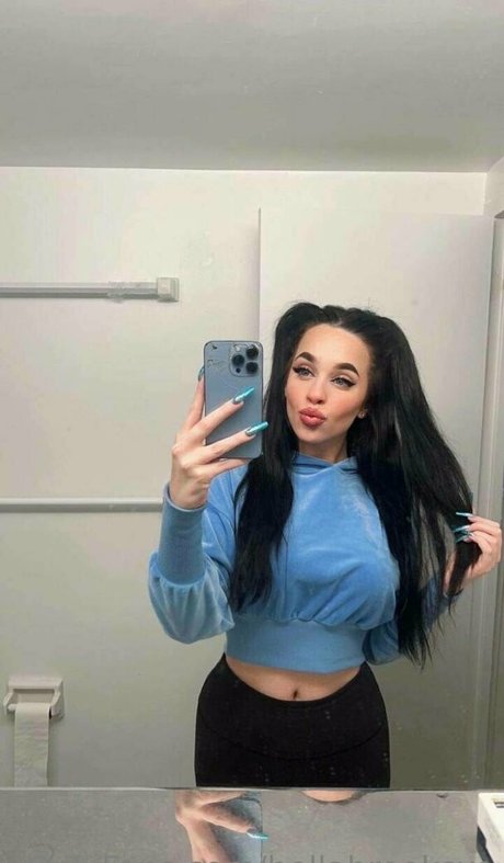 bellabrooksxo porn model galleries