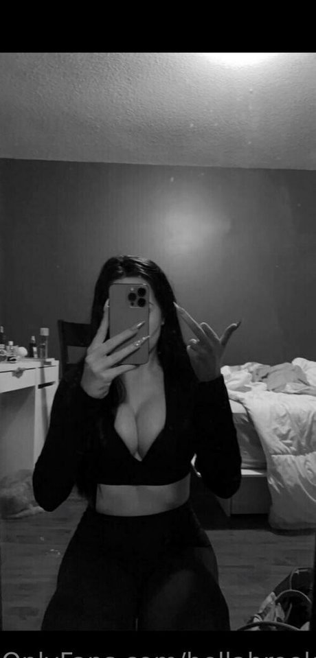 bellabrooksxo art star pics