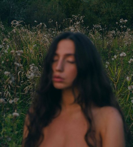 Iulia Girbu naked model pic