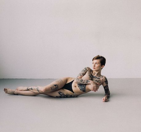 alyyyfabulous star pornographic picture