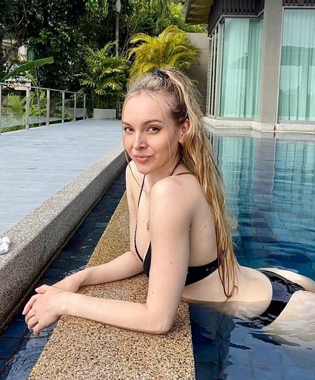 chubby teen onlyfans free nude picture