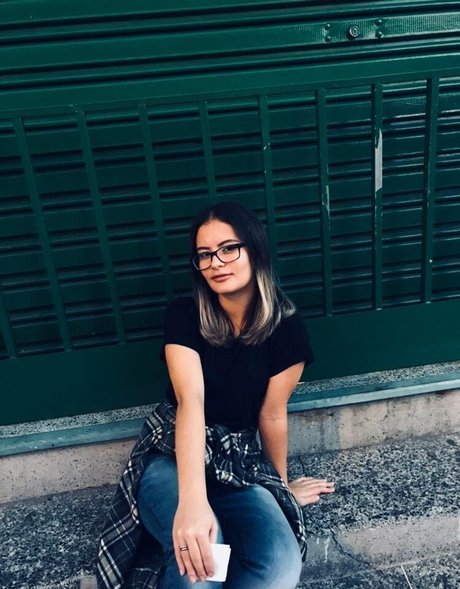 busty mom onlyfans xxx pics