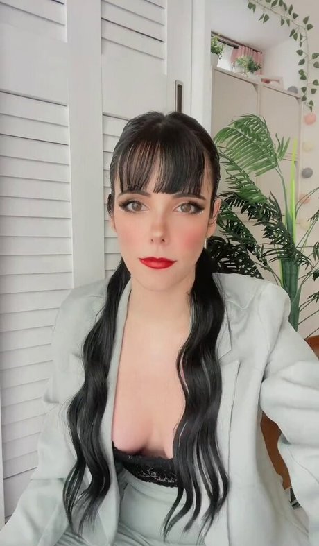 Grashie model hd image