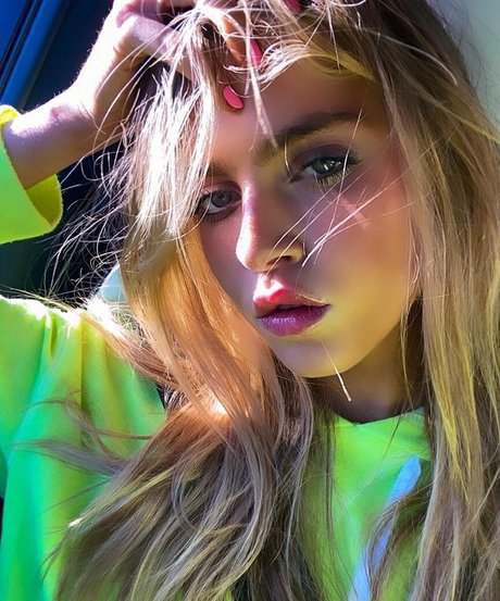 Anne Winters xxx star image