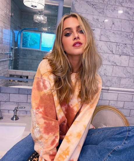 Anne Winters sex model photo