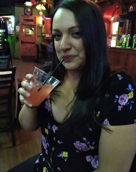 Dark Haired Brunette model pretty pic