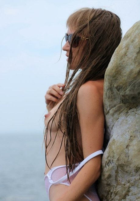 Jul bikini hot actress pic