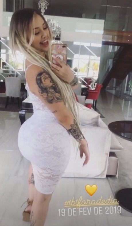 Victoria Macan model sex archive