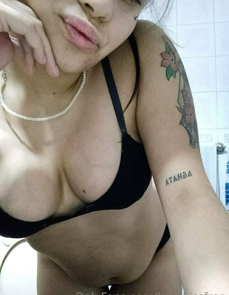 krisskissfree sexy model photo