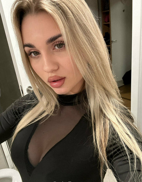 Kris Kiss pornstar nude archive