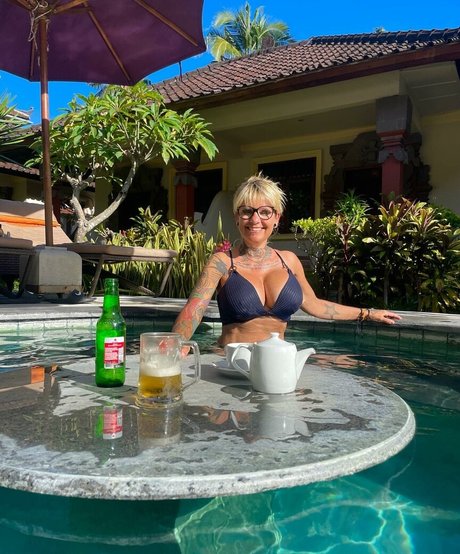 Winnie Nielsen model exclusive galleries