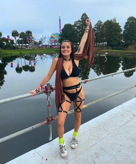 AJ Heahlke art actress galleries