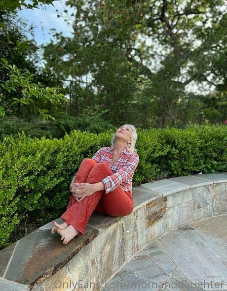 suzieandhannahfree beautiful actress pictures