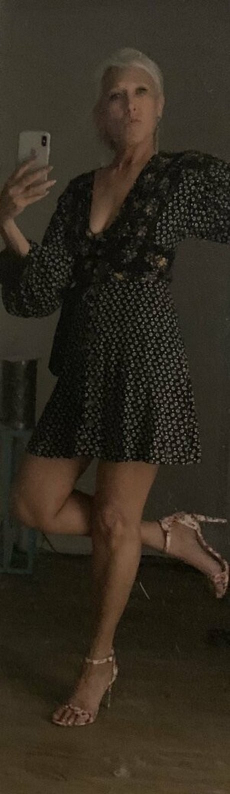 suzieandhannahfree perfect actress photo