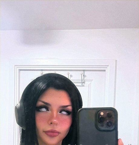 laurawaifuu beautiful pornstar gallery