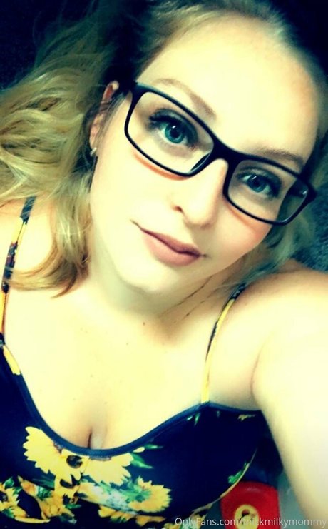 thickmilkymommy nude model img