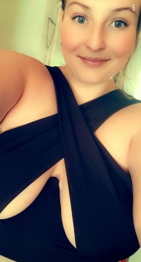 thickmilkymommy star exclusive image