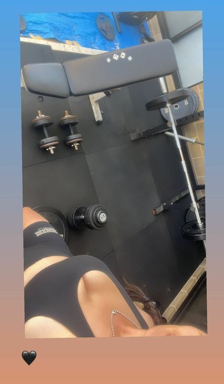 lyn ahayz model nude pics