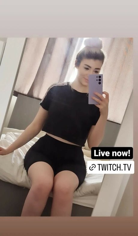 skinny shemale onlyfans naked pic