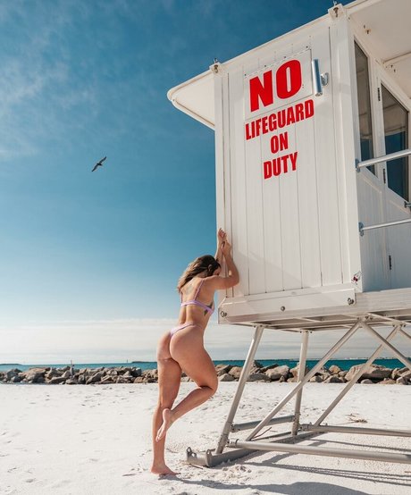 Sarah Senecal star erotic photo