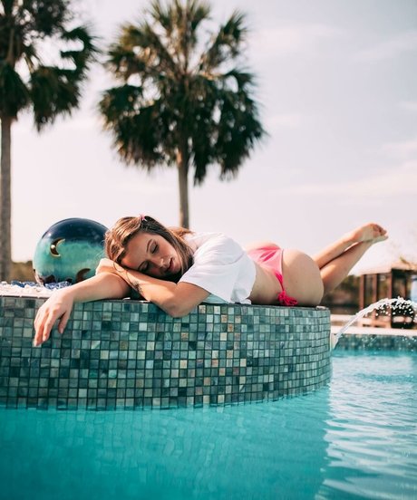 Sarah Senecal model xxx images