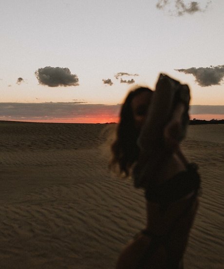 Sarah Senecal naked actress picture