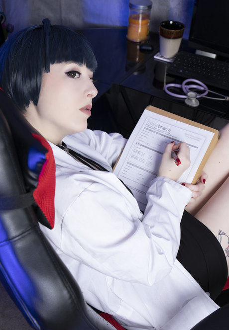 Starlis nude model pics