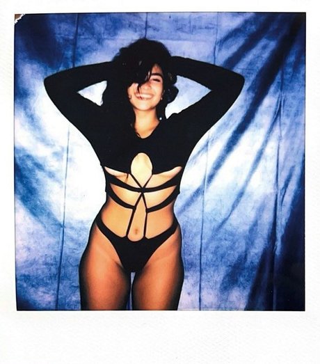 Sienna Mae Gomez hot model images