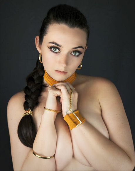 Chivettes nude model image