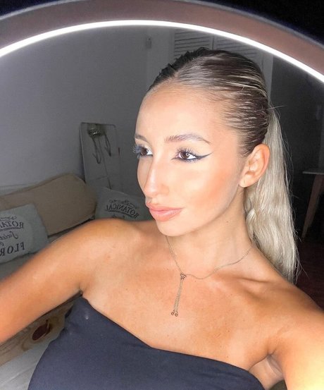 BustyAna star adult pic