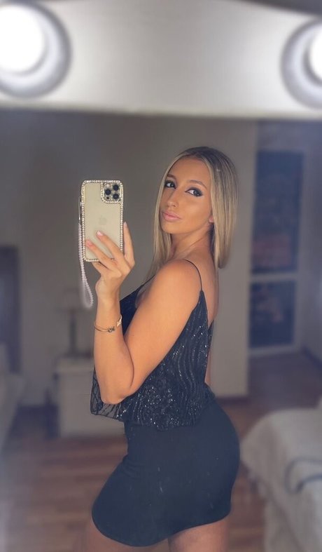 BustyAna high quality actress gallery