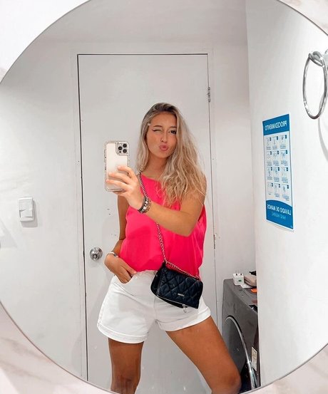 perfect shemale onlyfans free naked gallery