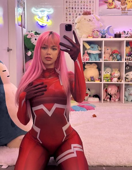 Luvstruck hot model img