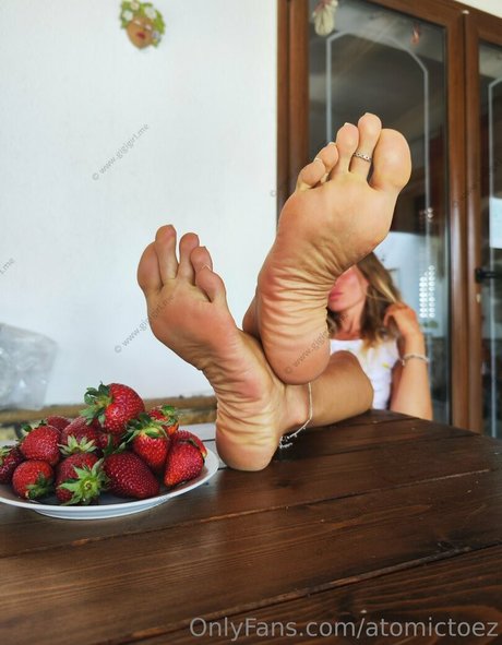 atomictoez high quality actress pics