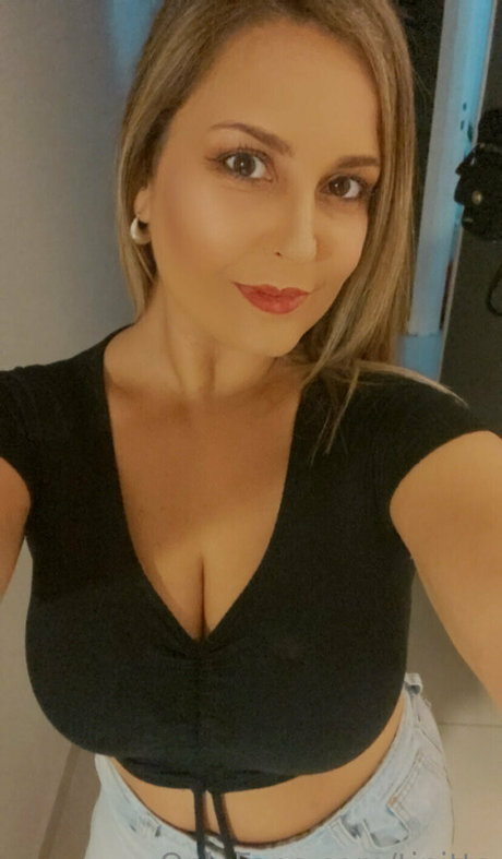 tinitta nude model gallery