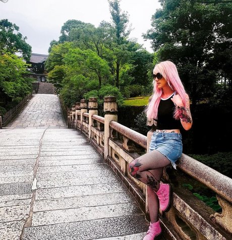 Bexuki model hot img