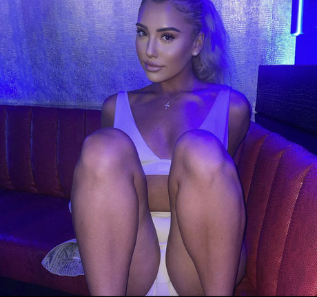 Emily Huff hot star picture